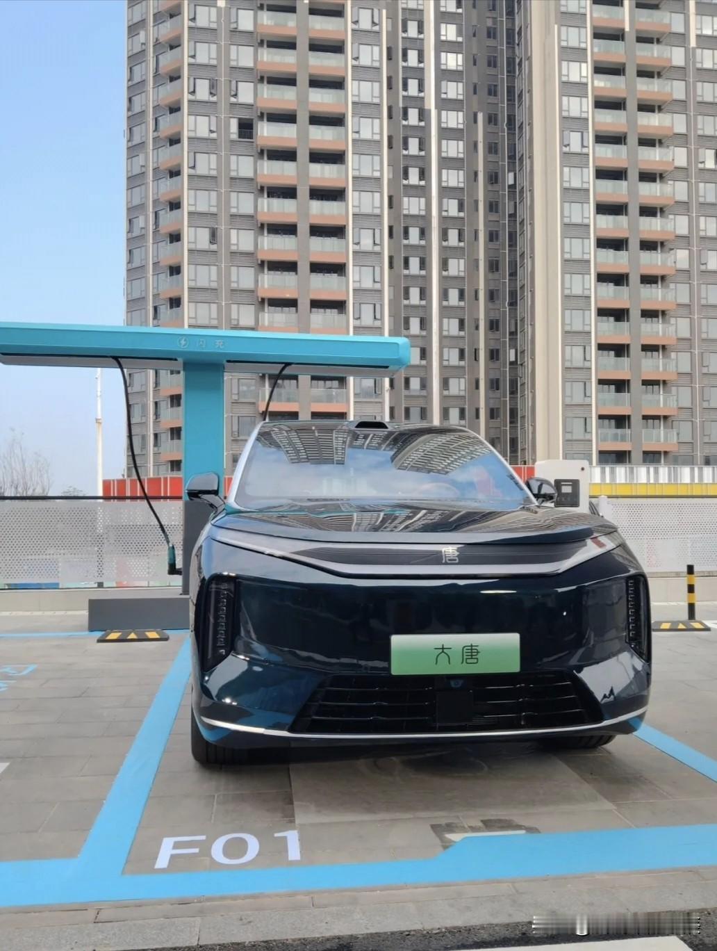 比亚迪大唐内饰曝光，豪华感升级，作为中国品牌领军者，在设计自信、供应链整合能力和