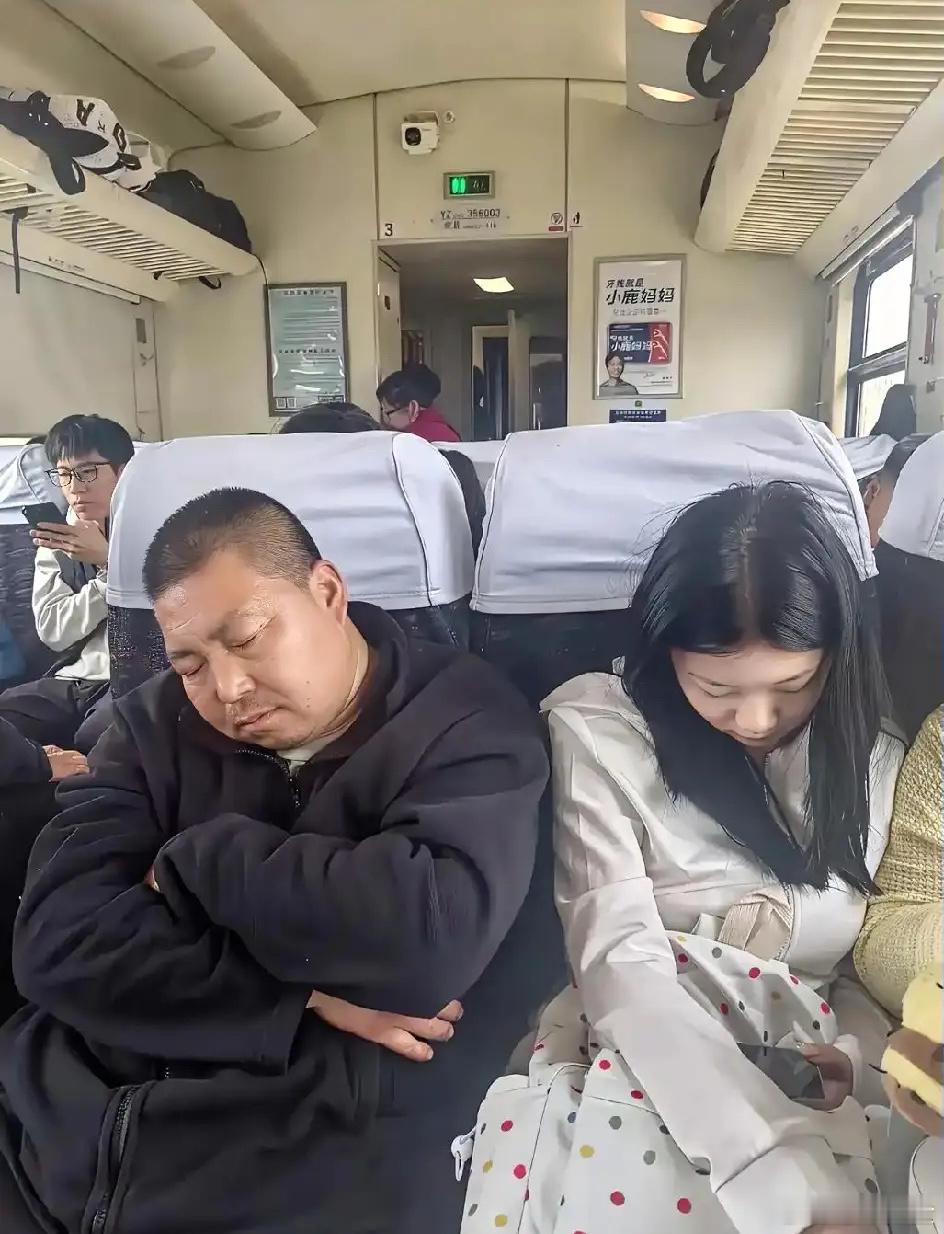 为什么坐火车，这样也能睡着？