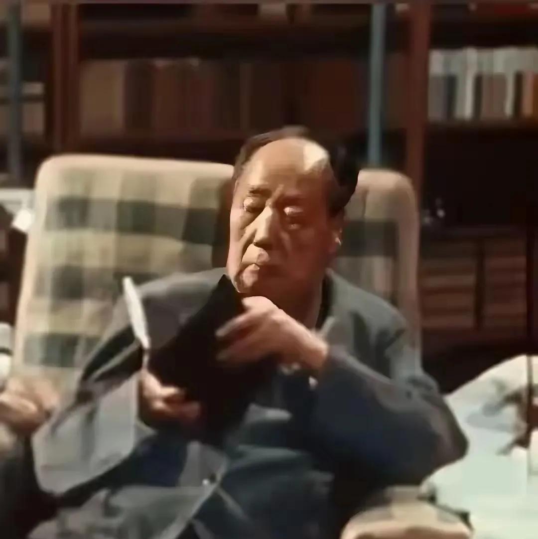 在咱们普通人的认知里，读书破万卷，下笔如有神。读万卷书，对主席来说太简单了，他