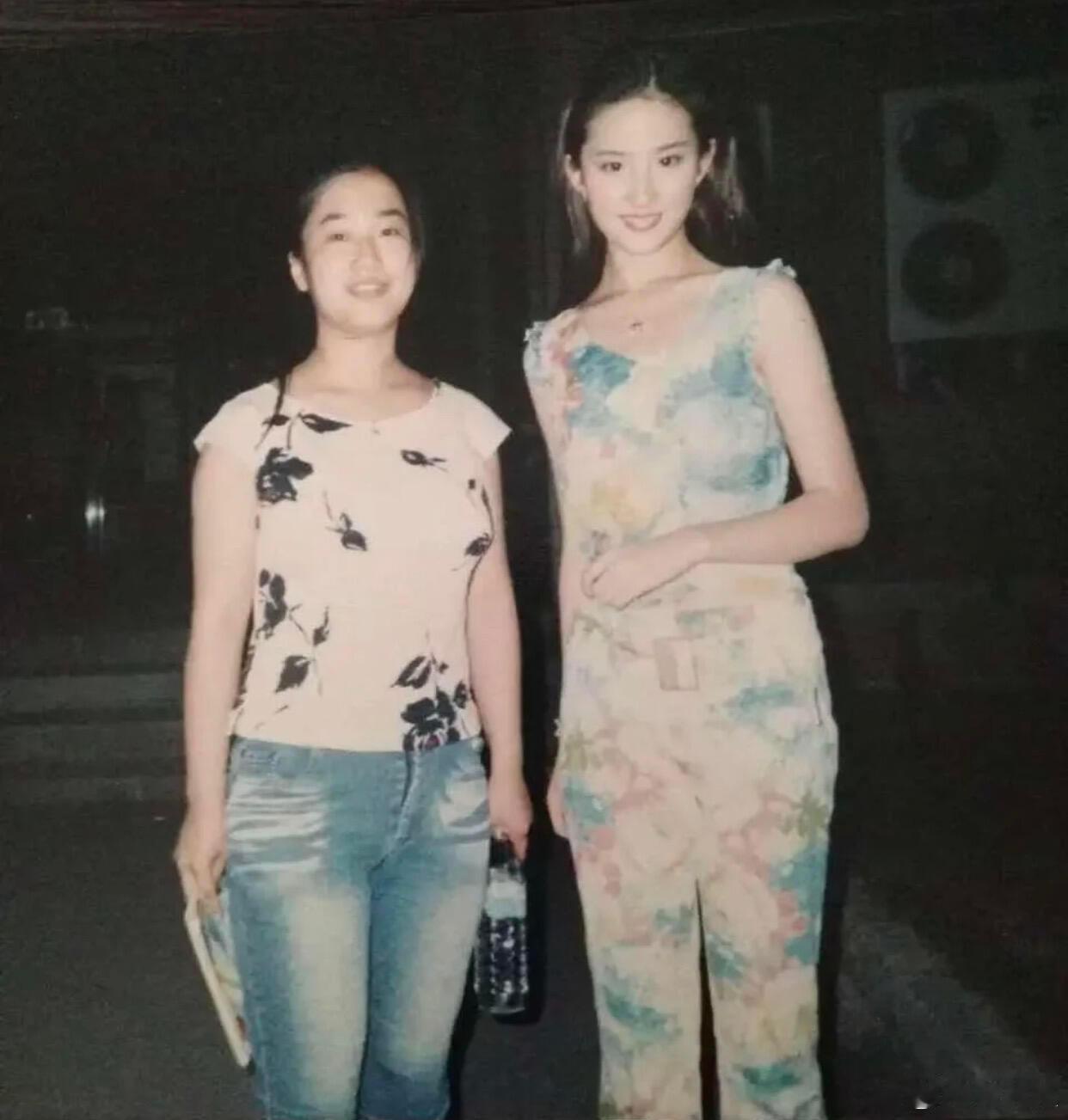 好牛逼的身材，好牛逼的脸，好牛逼的衣服