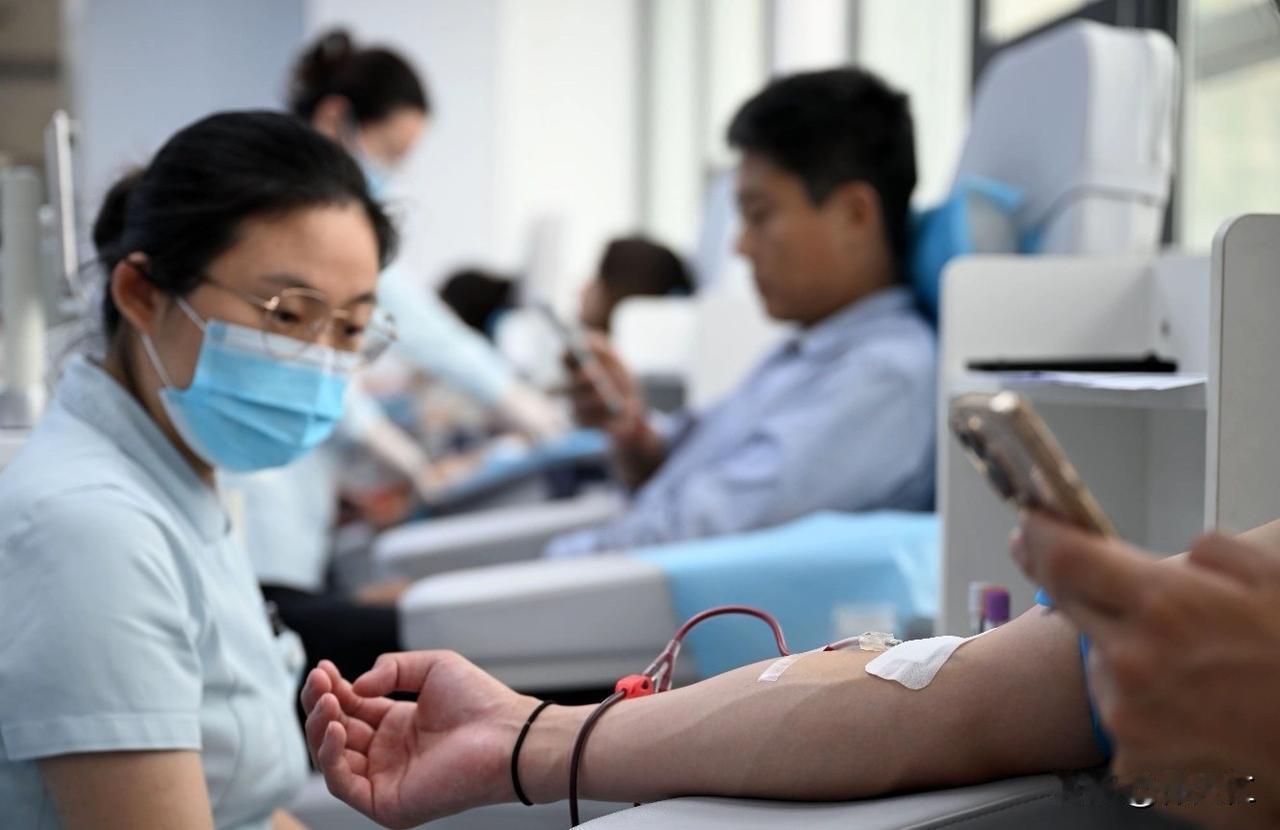 一、事件核心事实与冲突焦点献血贡献与政策依据吕先生16年间累计献血57次，总