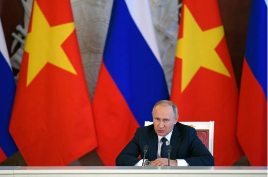 越南买80亿美元俄制装备对抗中国，真当自己是端水大师？ “左手拉着俄罗斯买战