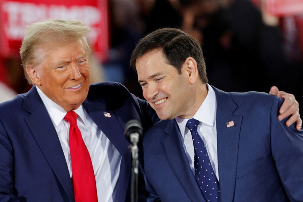民调支持率大跌，特朗普改口不求连任，谁能继承MAGA，两人被点名