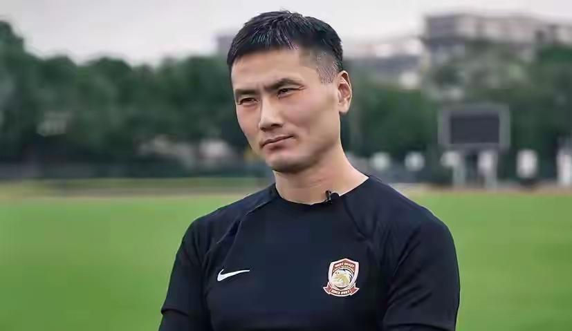 邵佳一为了成绩还是选择了求稳，没有大动干戈，新一届国足人选更多应该是短期过渡，由