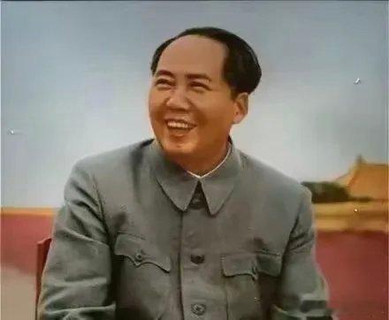 【别不服气，你的偶像无法与伟人相提并论】   直到今天，仍有人将捍卫伟人思