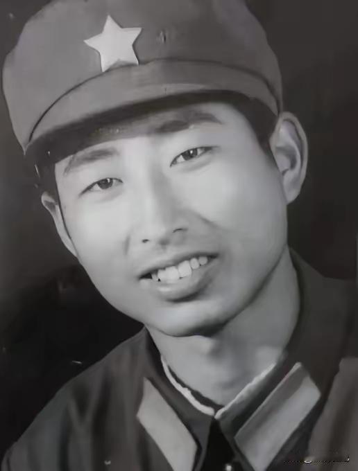 说起对越自卫反击战，有这么一个细节让人愤怒又感慨。一个二年兵临危受命，在突围路上