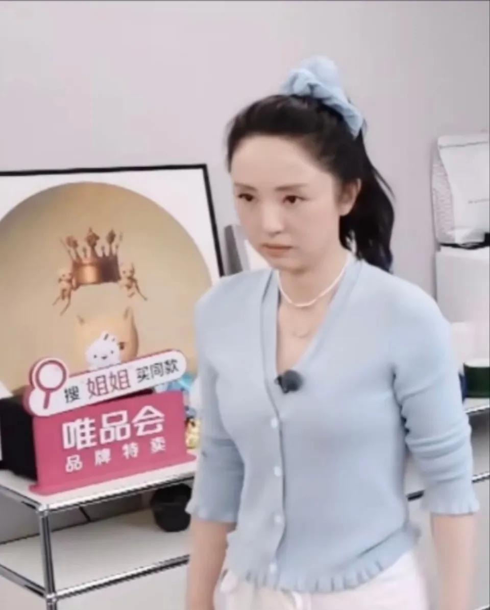 真怕董璇给张维伊来一巴掌！然后不忍了！节目里张维伊冷不丁的把A4纸叫成“小纸