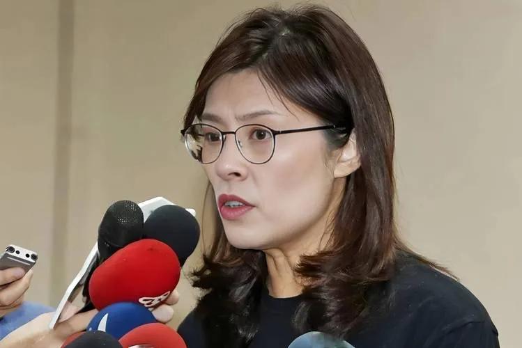 最新民调，郑丽文支持率4%，其想要在2028年赢得大选，几乎没有可能了，她来了一