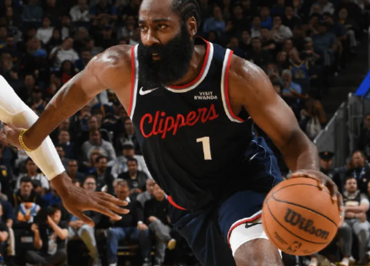 NBA常规赛,勇士98-79战胜快船。赛后采访,快船主教练泰伦-卢表示,科怀-