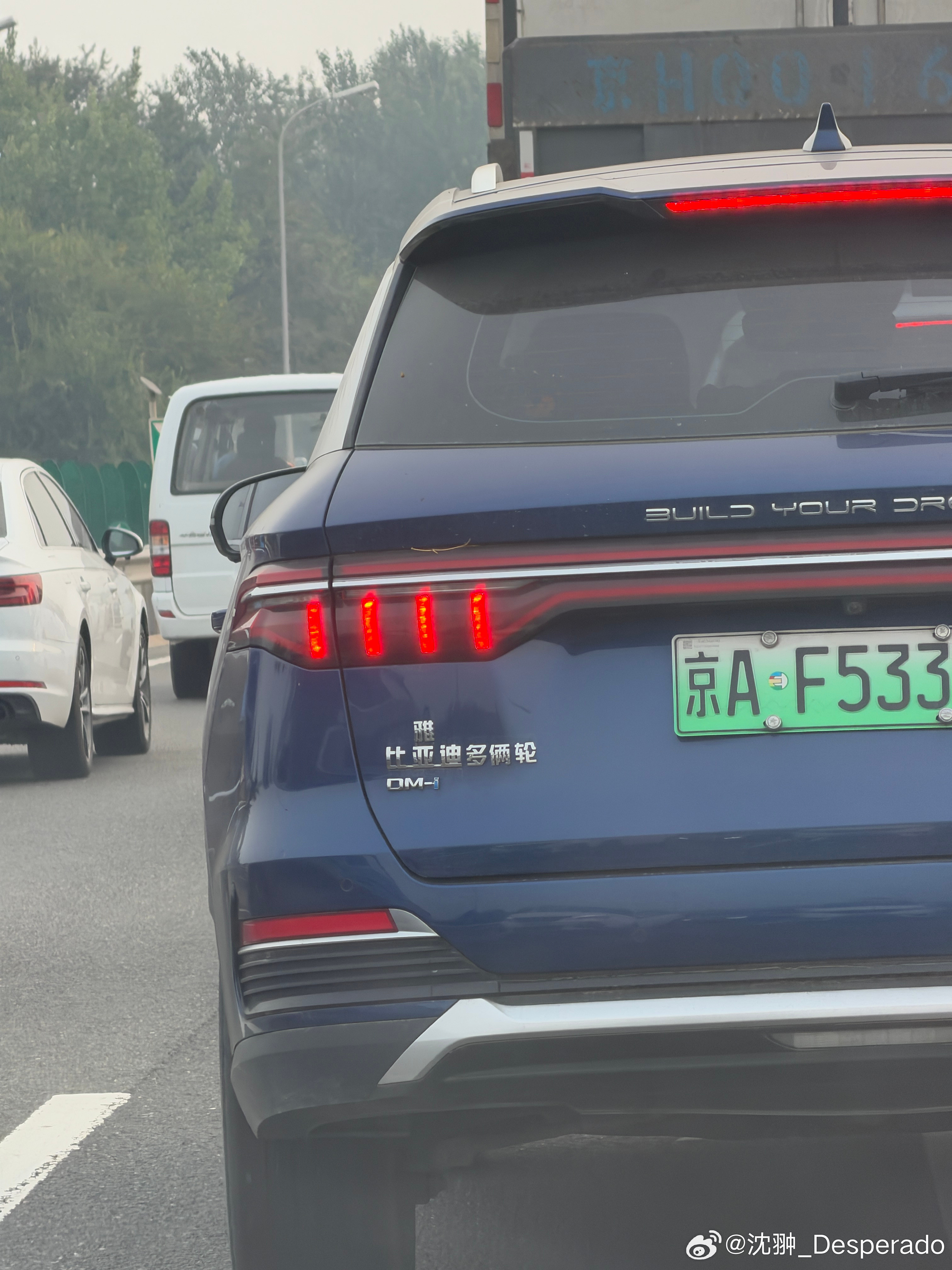 继续抽象车贴收集。这个真让我笑了一早上​​​