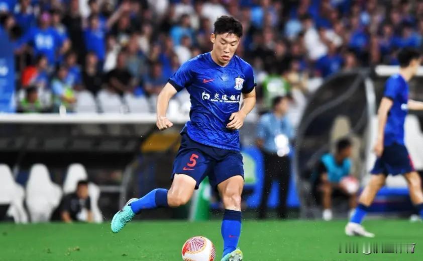 一场婚礼，泄露了申花下赛季的全部底牌。宾客名单里马镇牵着范志毅女儿的手，门将位