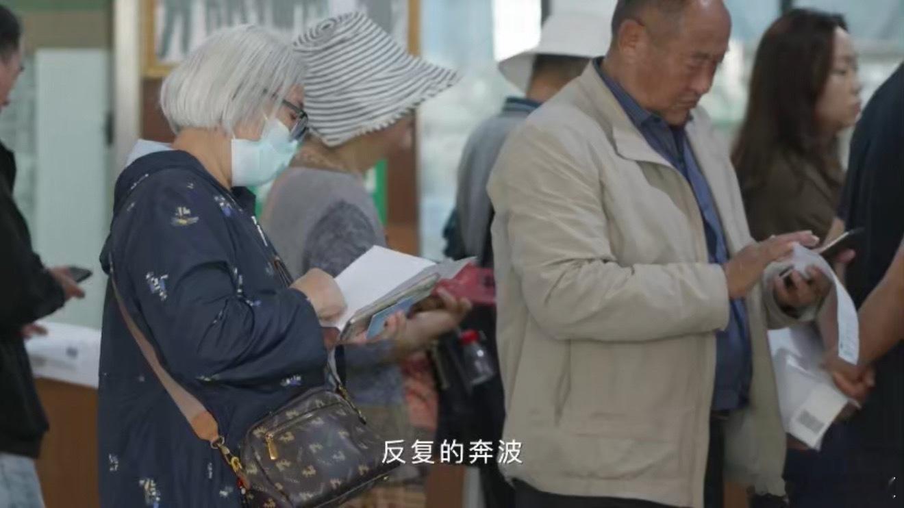 上海80后边上班边照护阿尔茨海默病人在上海，60岁以上老年群体基数庞大，