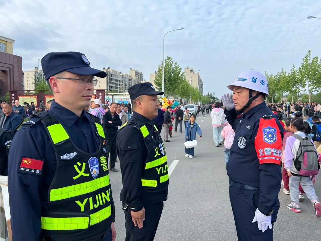 为何有了辅警仍需义警？正式民警编制严控，辅警虽补充主力但仍有数量上限；义