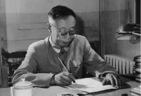 听说溥仪月每月工资180元后，毛主席说：薪水太少啰，毕竟人家当过皇帝嘛。19