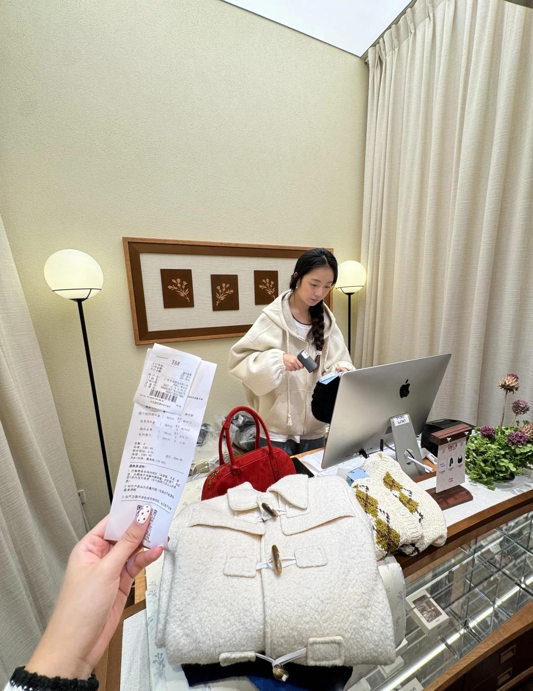 广州。。我的消费观崩塌了……好便宜……就在天环！！太好逛了！！衣服配饰都是我