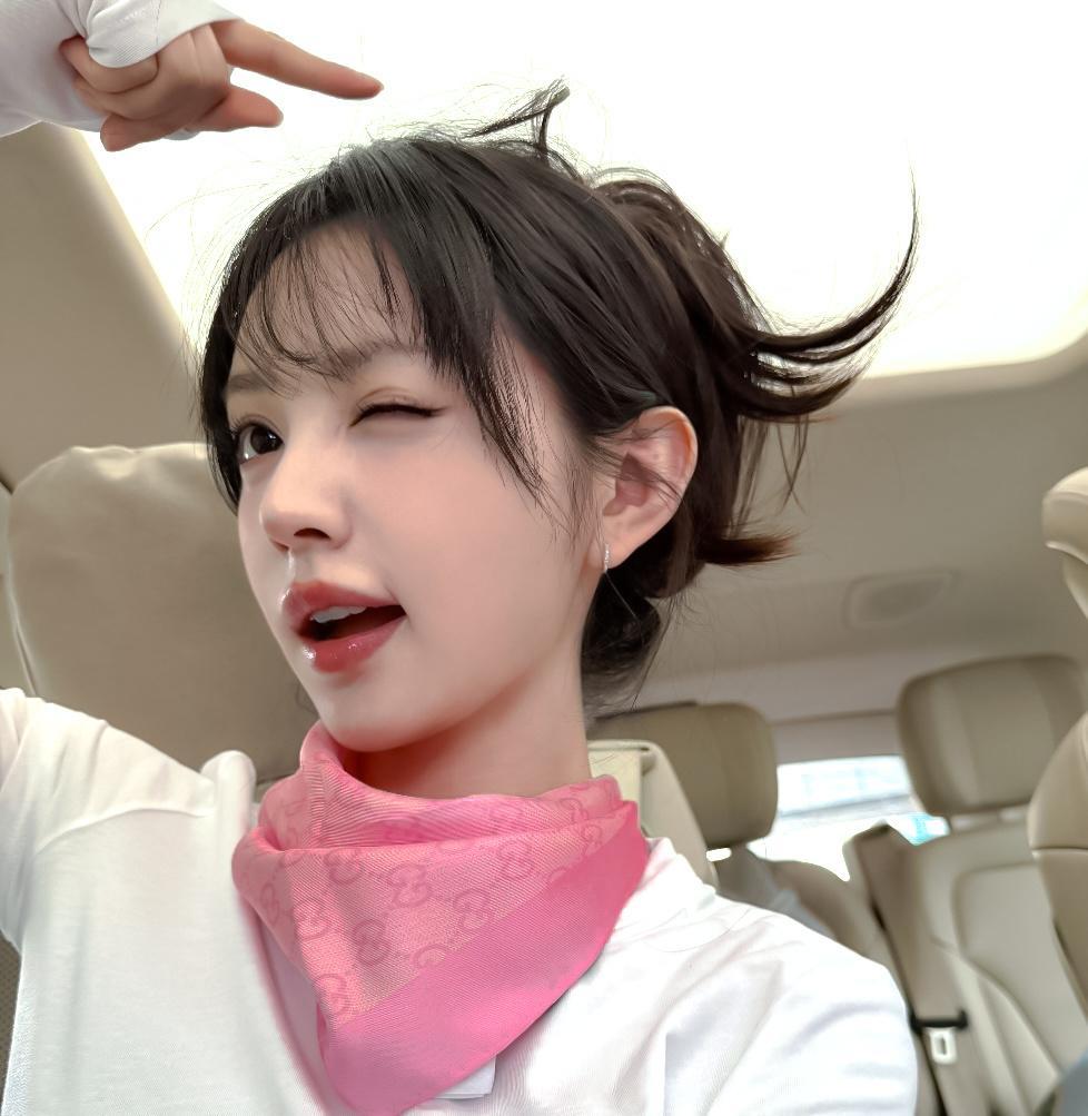 田曦薇～🌸我家漂亮女孩😘