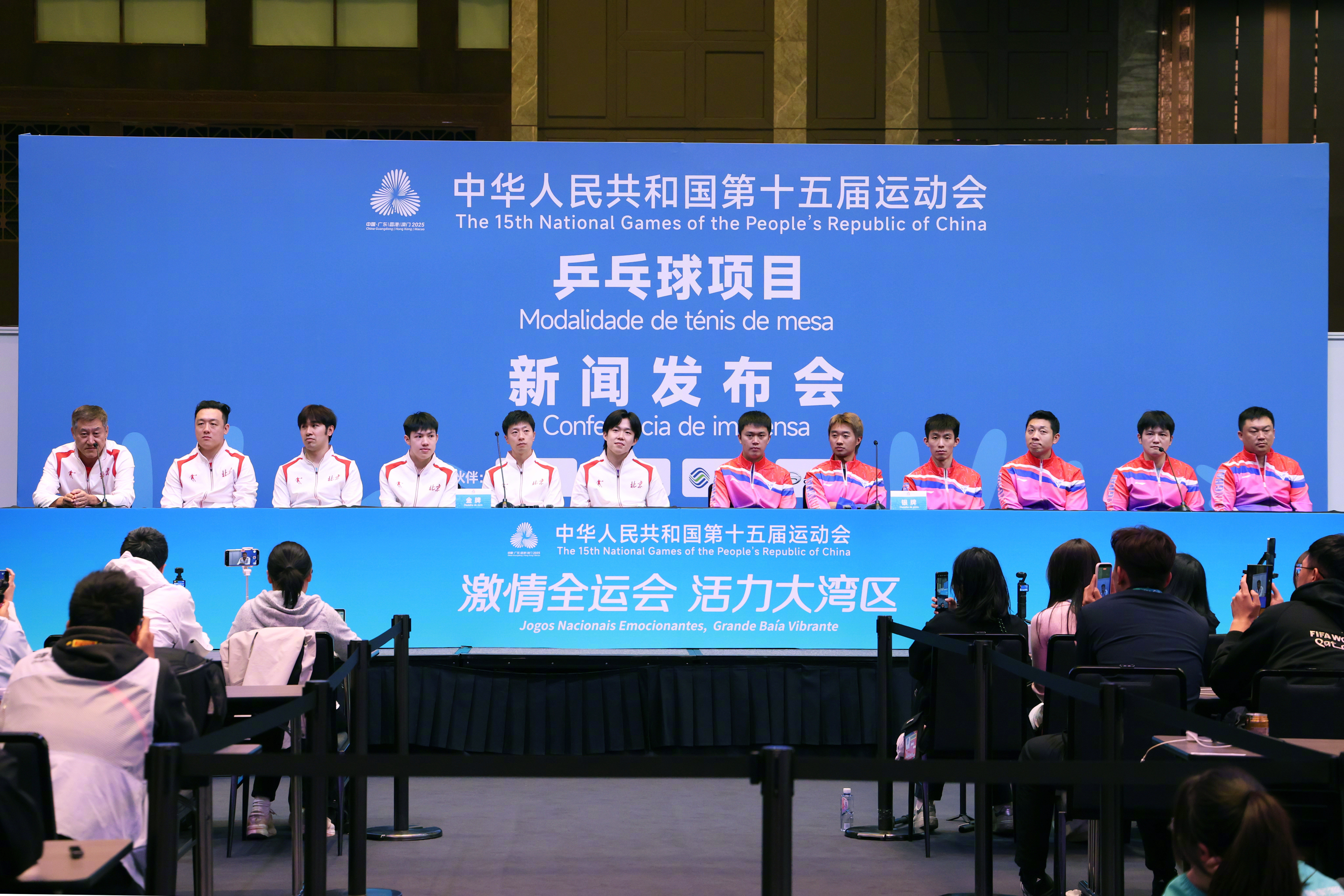 【乒乓球男团决赛后，双方师徒妙语连珠】20日，第十五届全国运动会乒乓球项目男子团