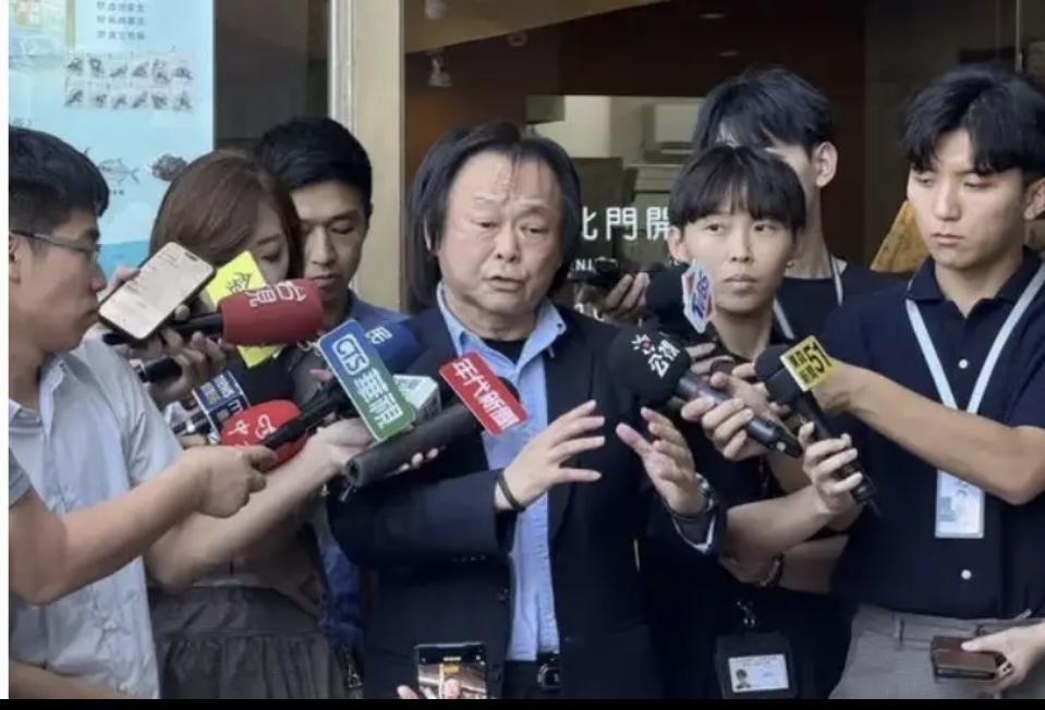 王世坚急眼了！硬吹台积电“从容”，却藏不住被绑的无奈国台办用《没出息》金句点