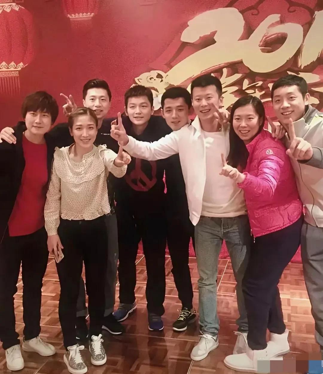 瞧，8位国乒大咖同框，竟然有5位大满贯哈！最牛的就是双圈大满贯马龙，最快拿到大满