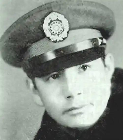 张灵甫哪有马谡！孟良崮战初，张灵甫发现有被包围的危险，决定撤退时，是准备南回