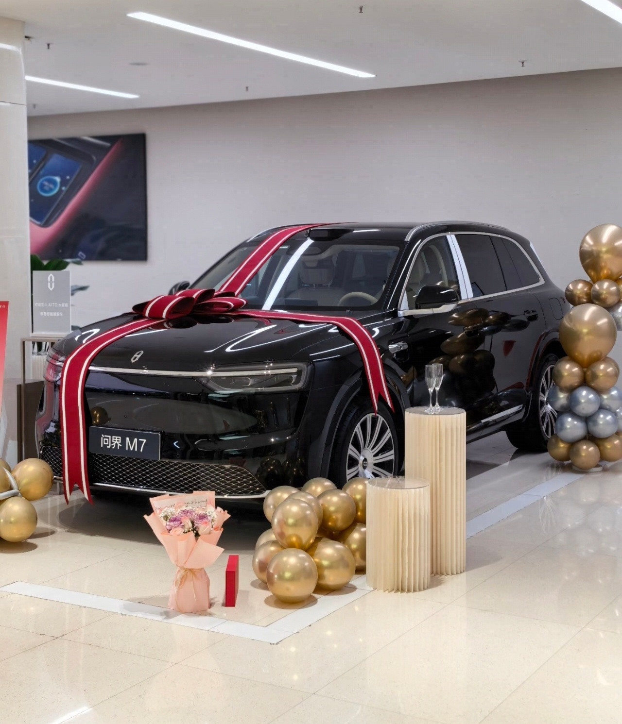 问界M7车主还没提车就变老款这个操作好像不妥吧！这可是几十万的车，可不是几十块的