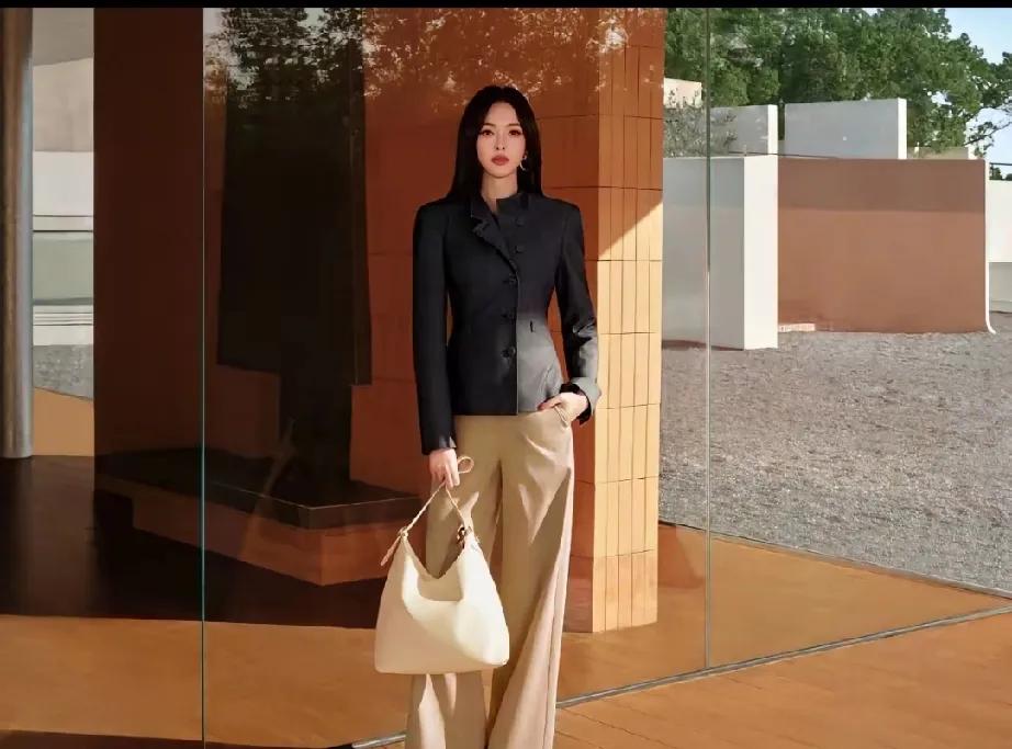 家人们谁懂啊！罗晋这福气简直爆棚啦！今天唐嫣在社交媒体发照片，直接美出新高度！