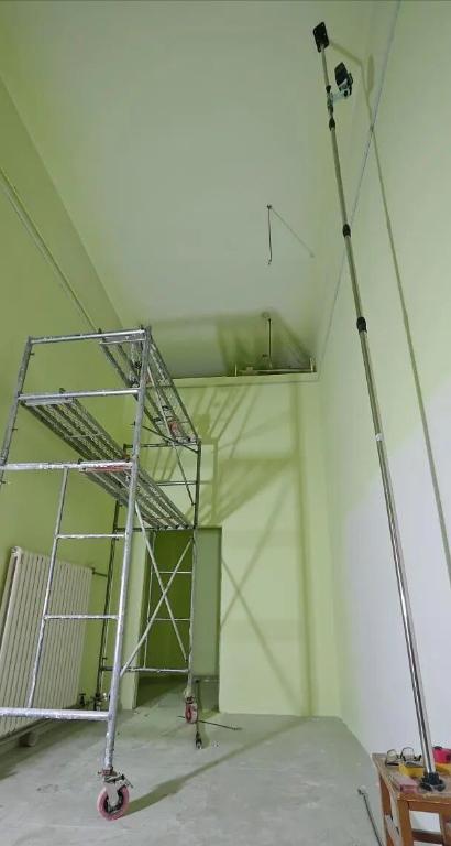 这不是省钱，这是要命！6月24日，多家媒体披露，宁夏银川，一个38岁的装修工干活