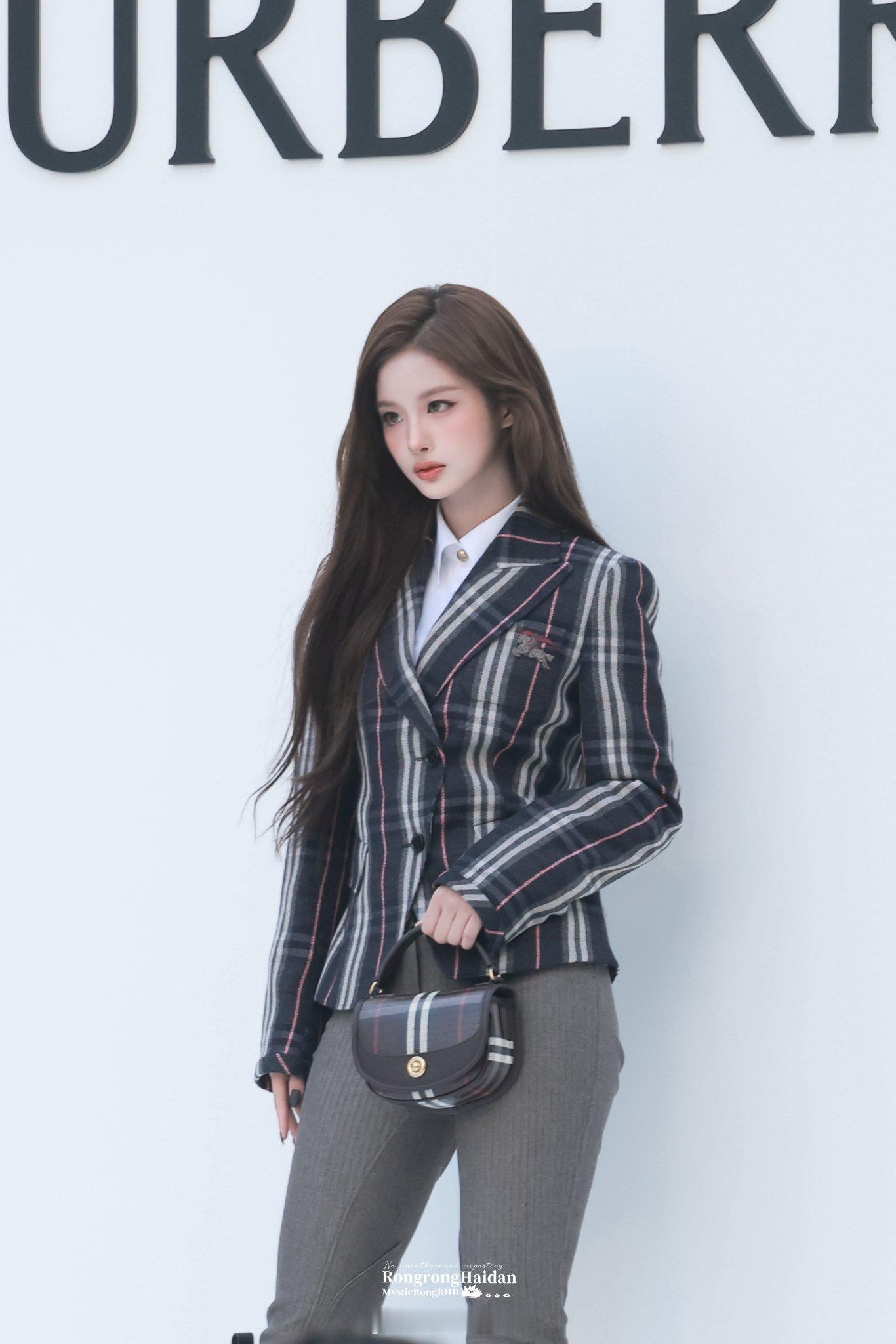 Burberry公主今天的雪允​​​