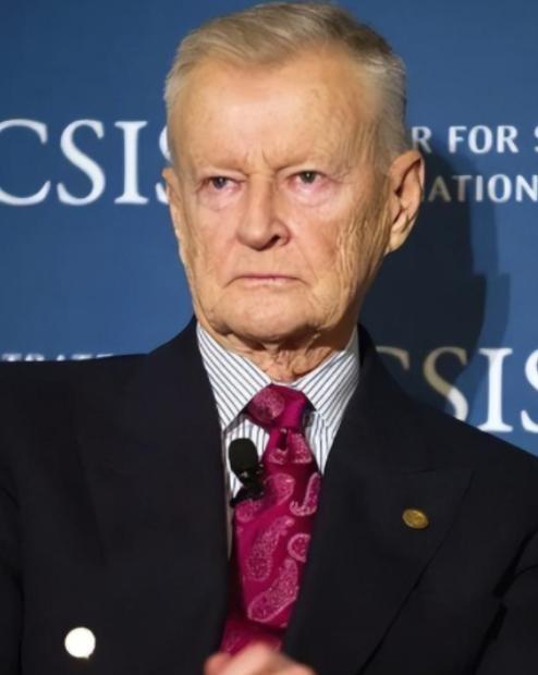 美国一个顶尖的战略大师，晚年曾翻来覆去就一句话：我们犯了个天大的战略错误，就是在