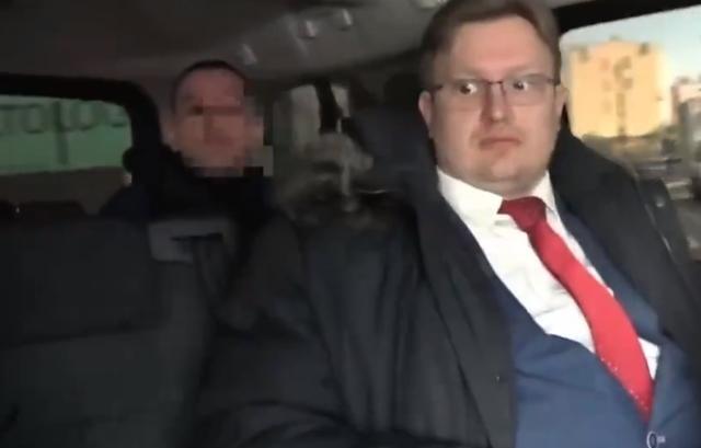 难怪俄军大批高官遇害，克宫逮捕38岁俄高级外交官，称其被中情局重金招募！俄罗斯军