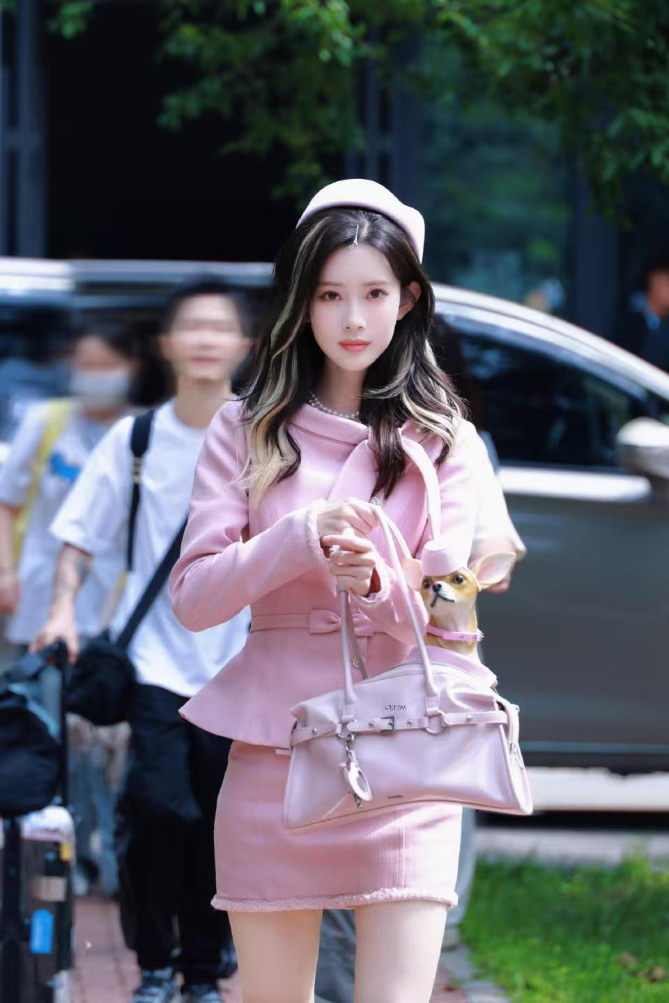 娱乐孟子义白金色挑染孟子义咋能这么美​​​
