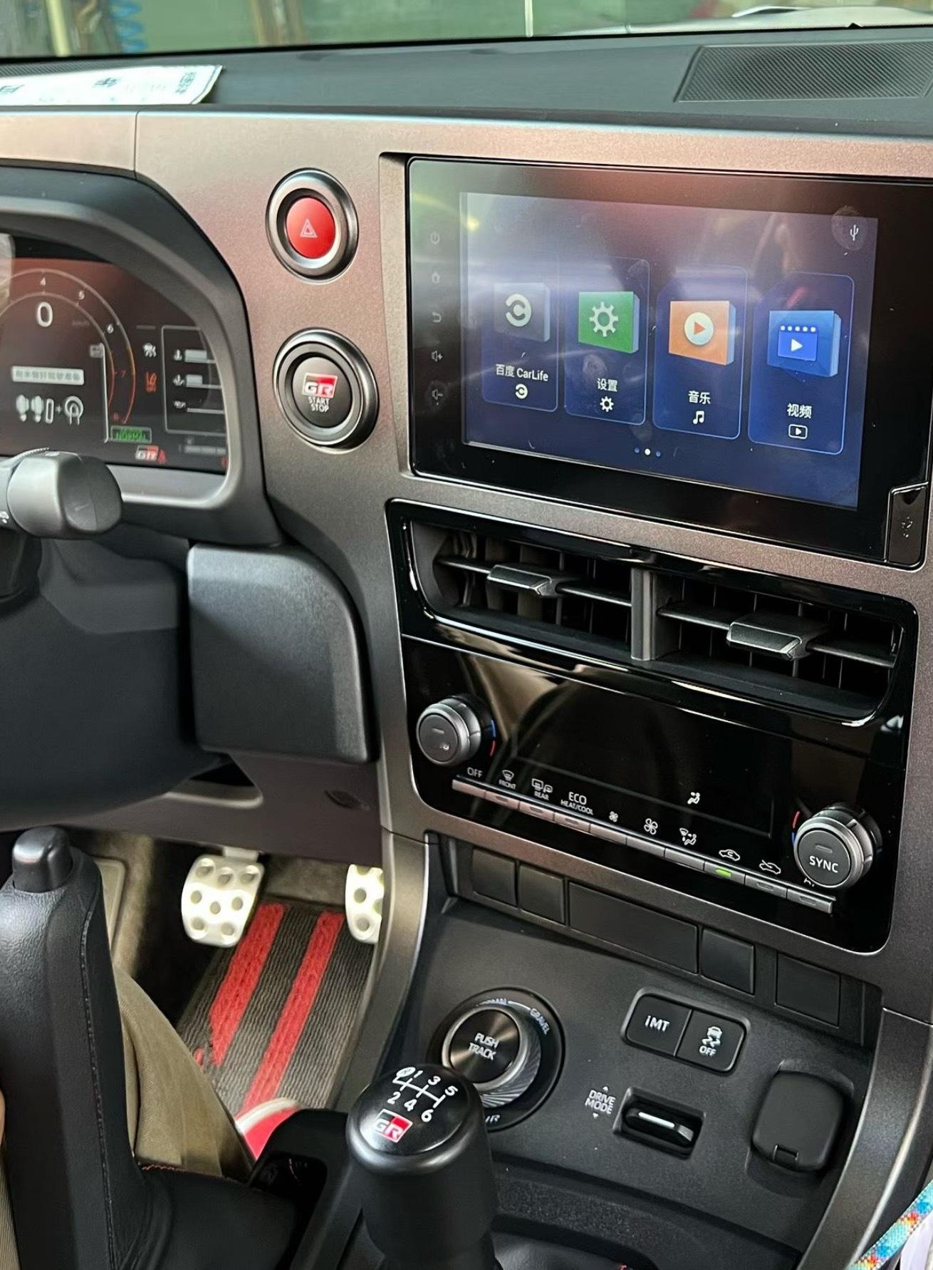 这屏幕是挺难顶的