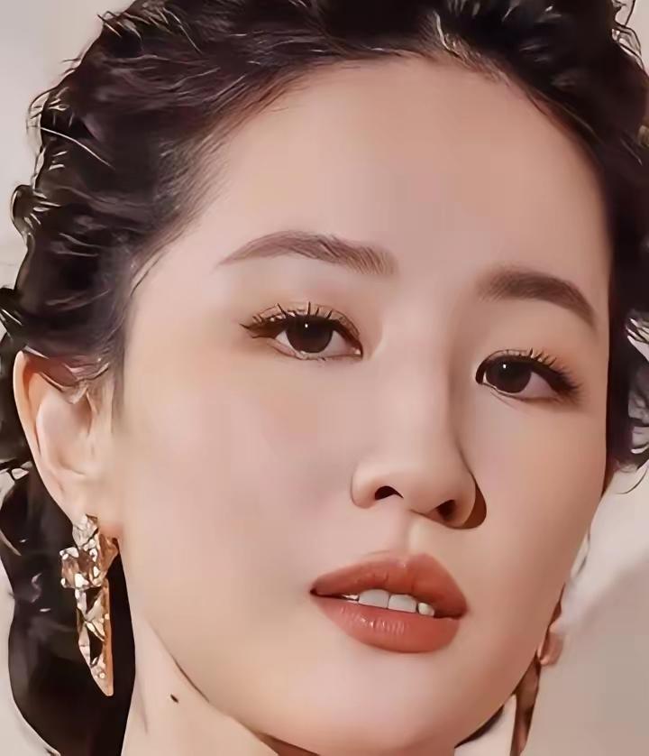 刘亦菲结不了婚了。不是年纪大，不是没人追，前男友宋承宪太帅了。两次公开活动认
