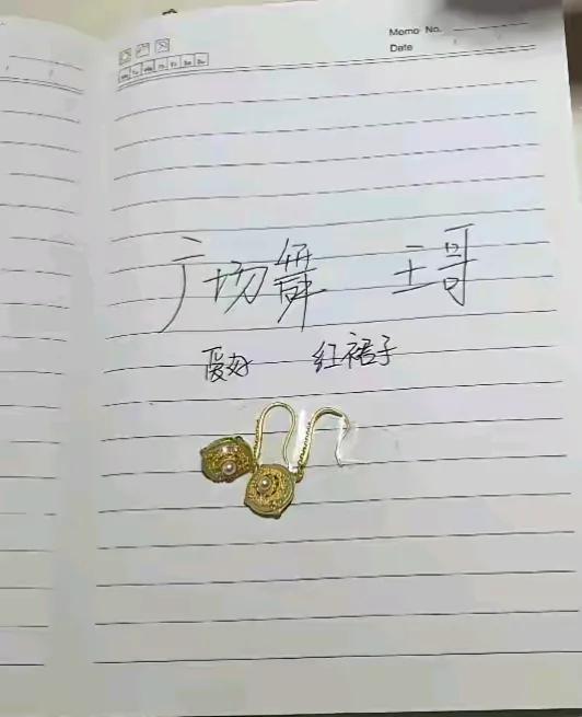 朋友这几天心事重重的，原来是他找东西时无意间发现了老婆的藏品，他现在不知如何是好