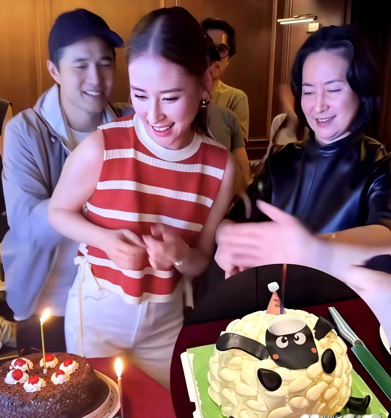 何超莲35岁生日一热闹，窦骁却没露面，网上立马又开始猜“是不是有情况”。别急着