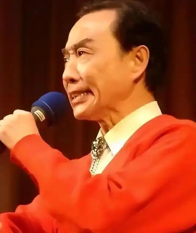 著名京剧演员宋玉庆唱了一辈子打败美帝，晚年却定居了美帝。宋玉庆因在奇袭白虎团中饰