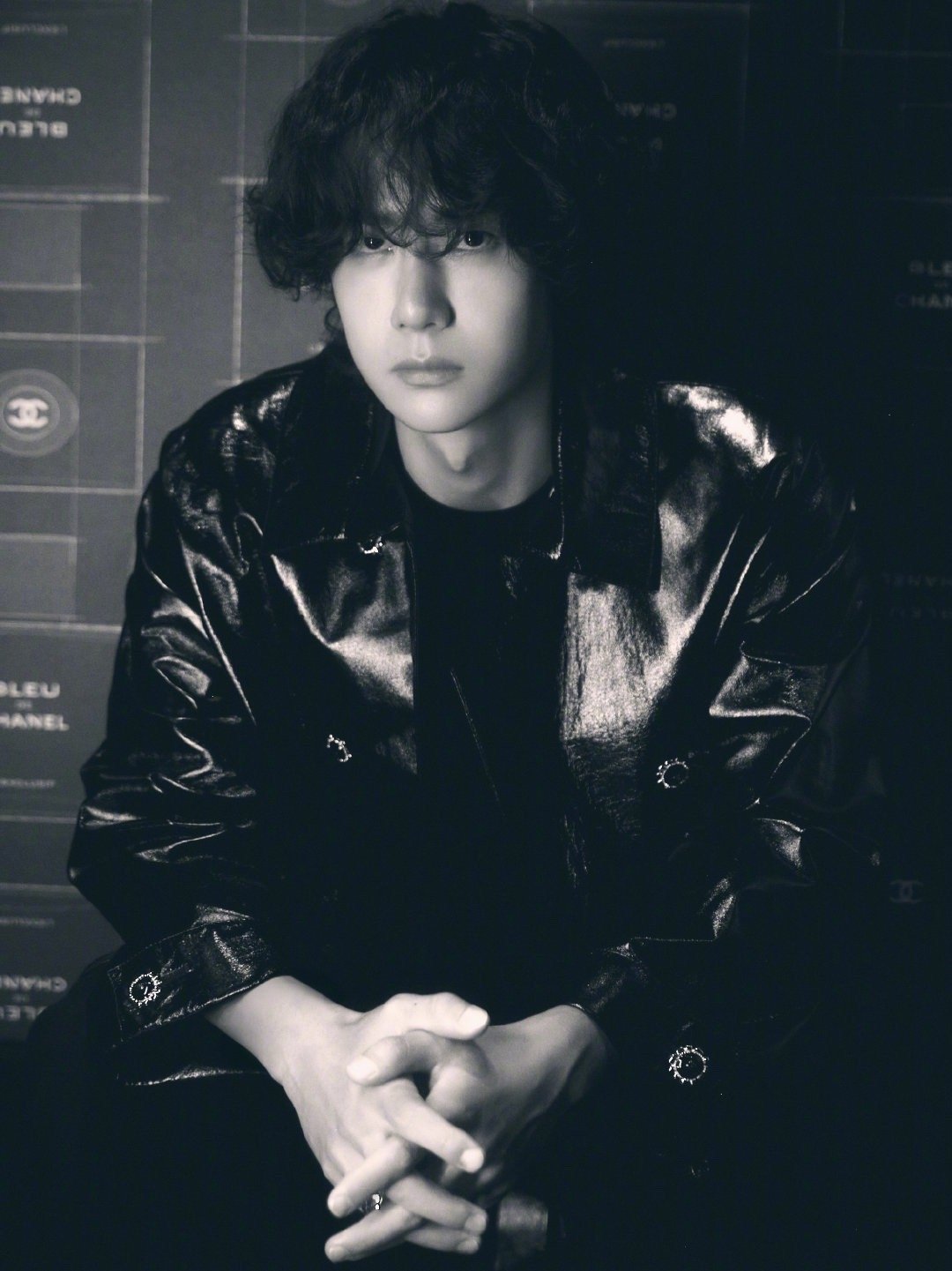 王一博即将在本次巴黎时装周参加三场大秀，再次受邀出席，巨星即将闪耀巴黎👏王一博