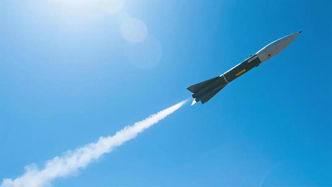 美军发动机技术突破：导弹射程将翻倍，超视距作战要变天？美海军研究实验室（NR