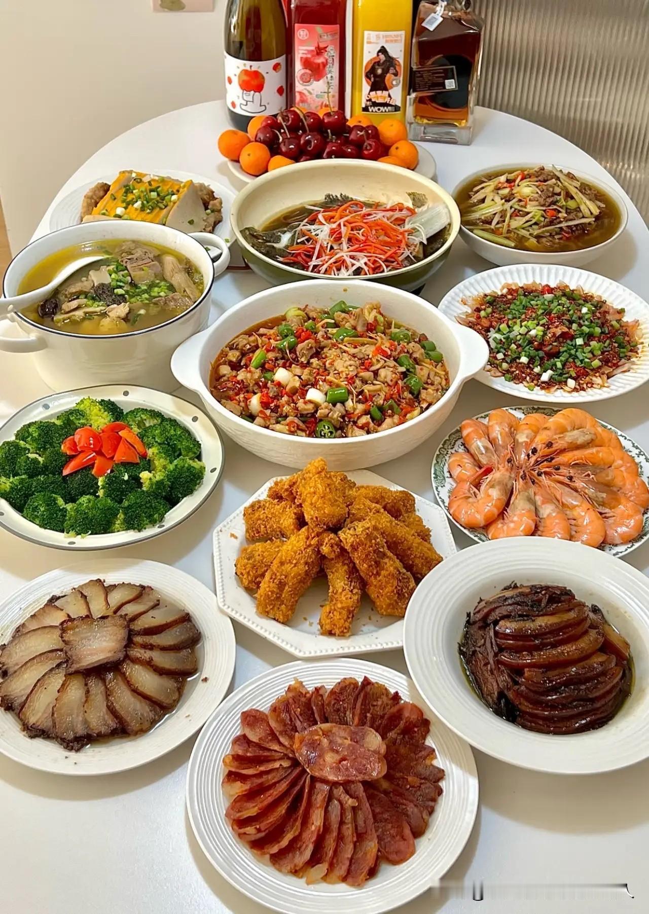 一到过年我就头大！年年年夜饭都搁我家办，公公婆婆顶多剥个蒜，其余时间全坐着等开饭