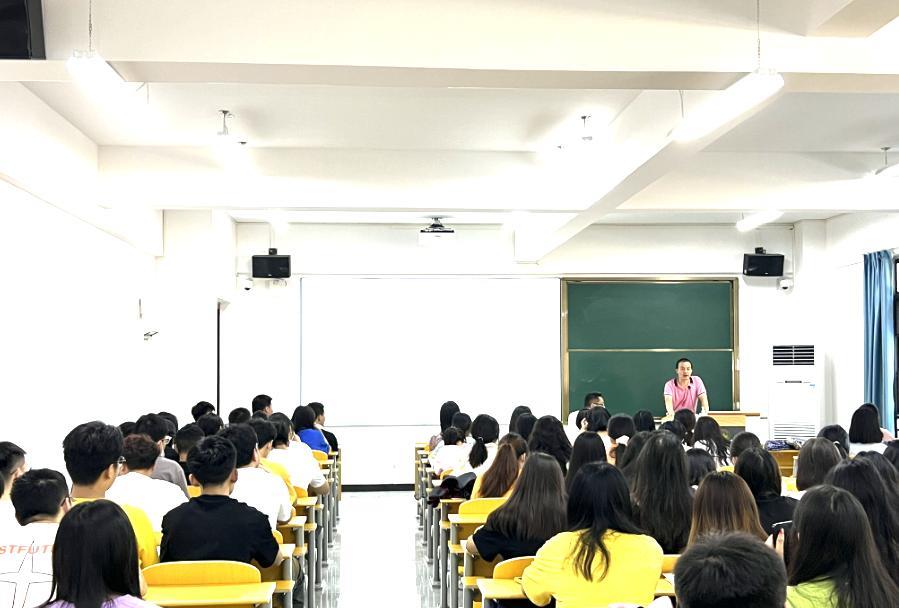 河南大学生就业主动“本降专”，就读职校降低学历找低端工作笔者在豫中地区听说一种