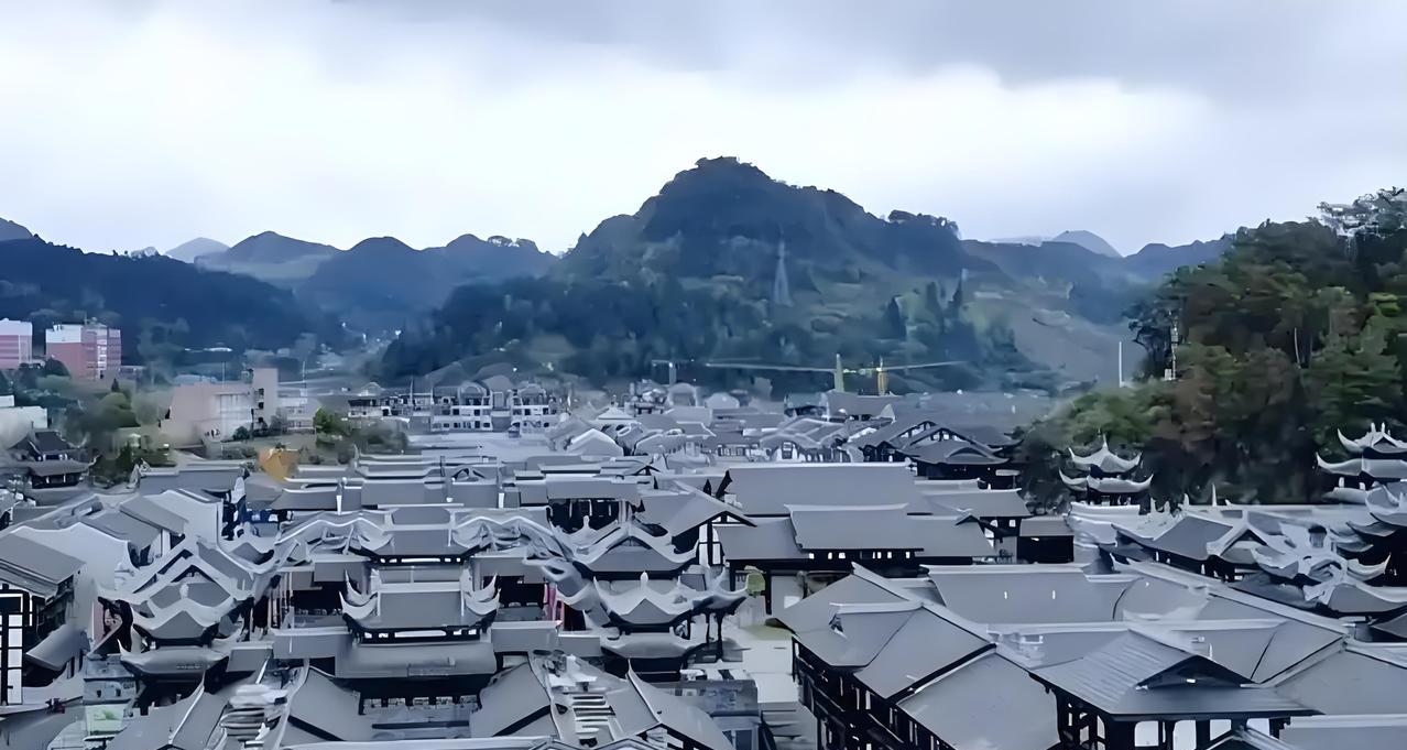 耗资24亿打造大庸古城，开业四年亏逾十亿！“投资黑洞”背后折射出一种什么现象？