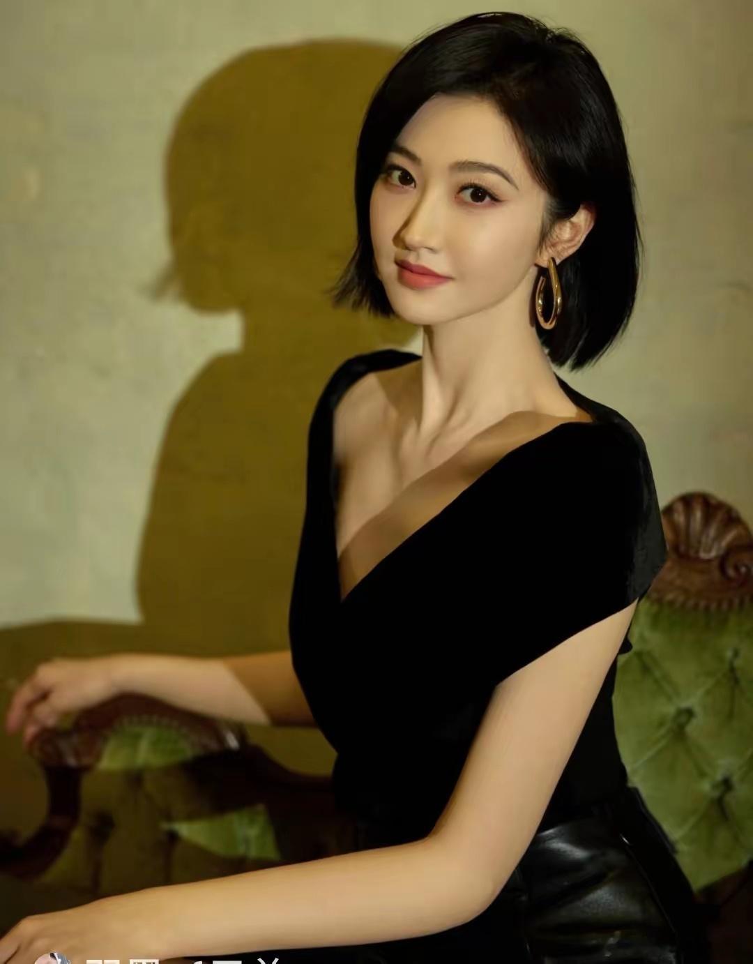 一部剧还没开播，命运其实早有伏笔。不少尾鱼书粉还在苦苦蹲《龙骨焚箱》，现在看来，大家可能要暂时放下这