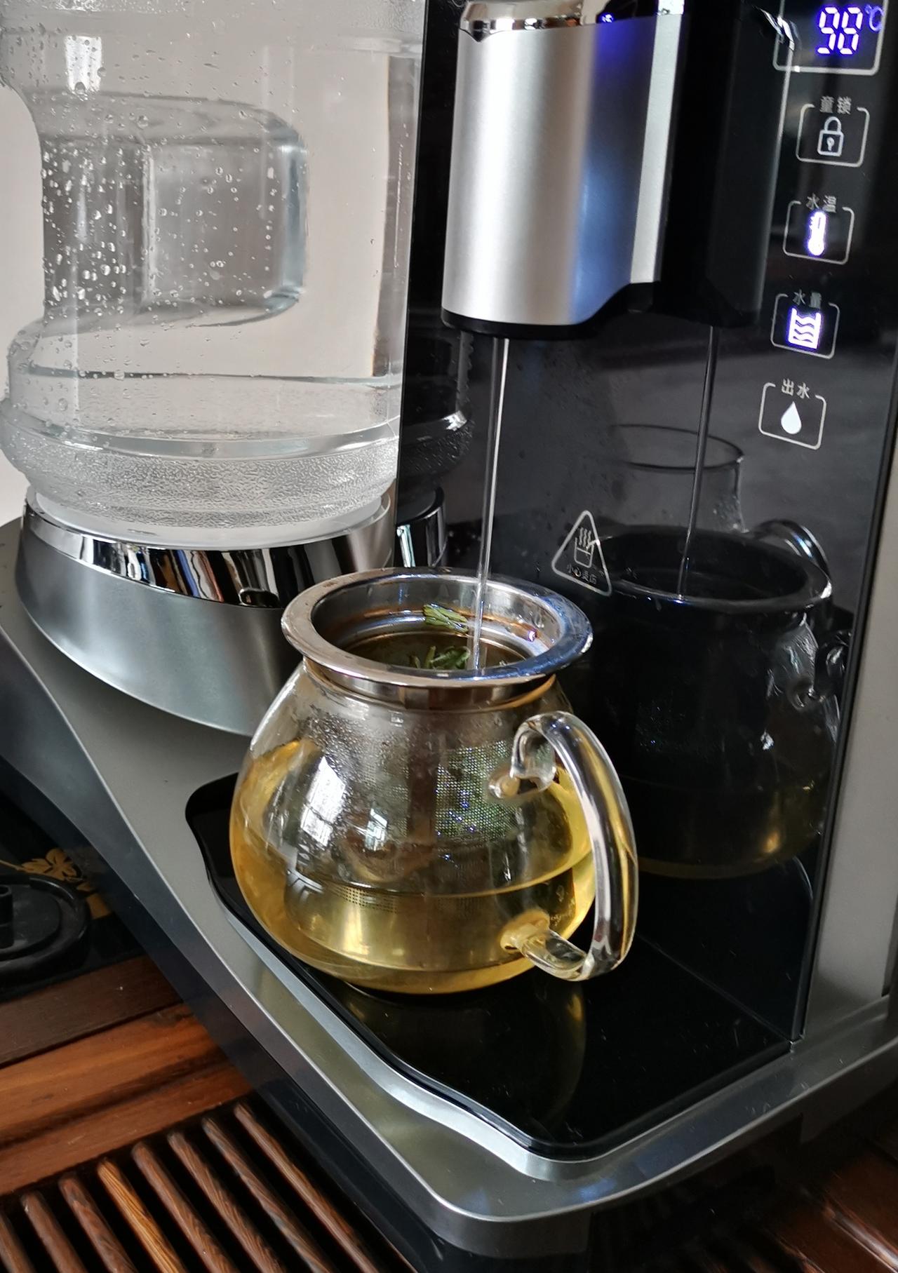 这才是喝茶的最高境界：行循茶中道，目悦茶中色，口噙茶中香，心参茶中禅，