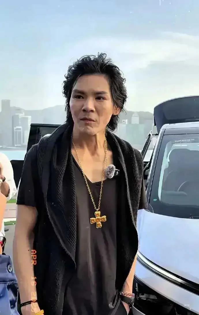 向佐似乎整容失败，根本没眼看，郭碧婷血亏，这根本不是钱的事!