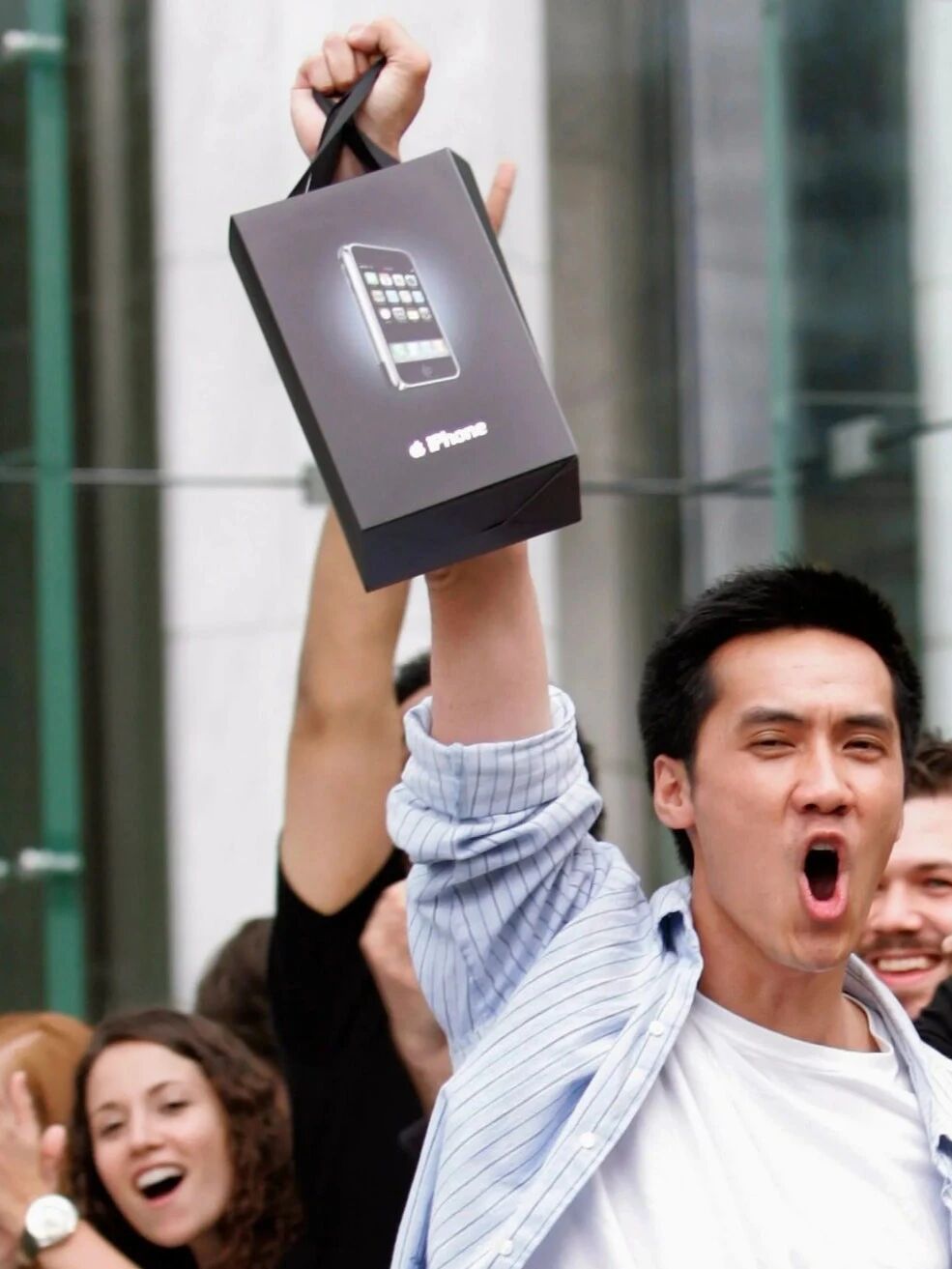 19年了。那时乔布斯还在。2007年6月29日，苹果公司首款iPhone正式