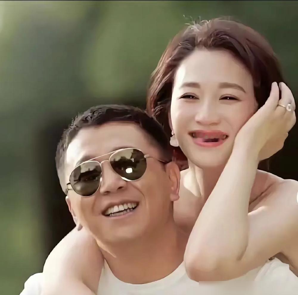 拍《来不及说我爱你》时，李小冉和钟汉良的激吻戏，是她老公徐佳宁一个镜头一个镜头盯