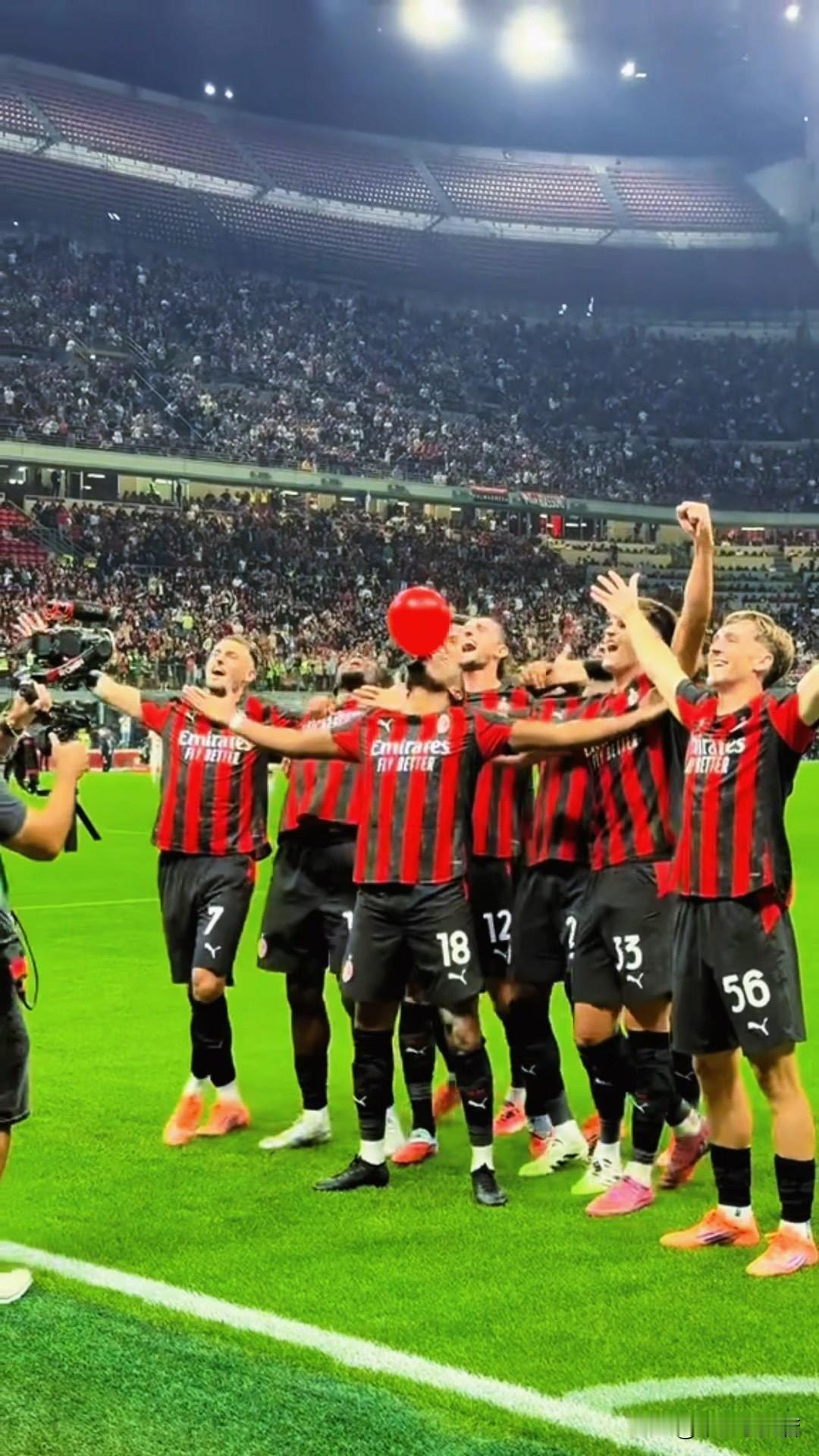 恩昆库与福法纳被米兰球迷所诟病，他们在过去的一周被米兰球迷所针对，福法纳知道，哥