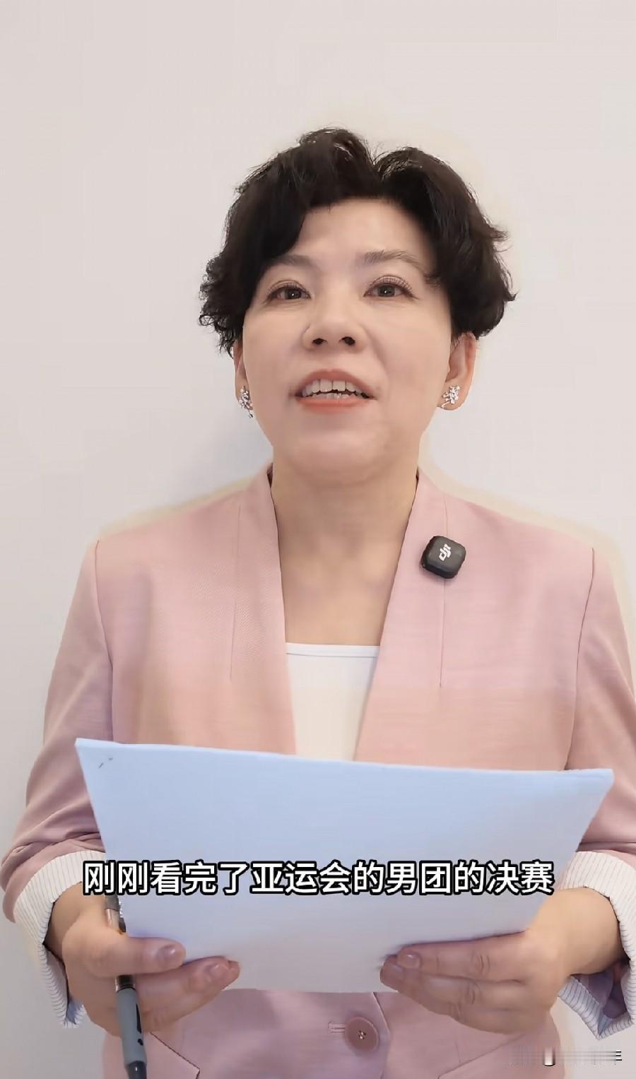 虽然男团2:3输给了日本队，但邓亚萍直言:整体这场比赛打得还是很不错，对于王