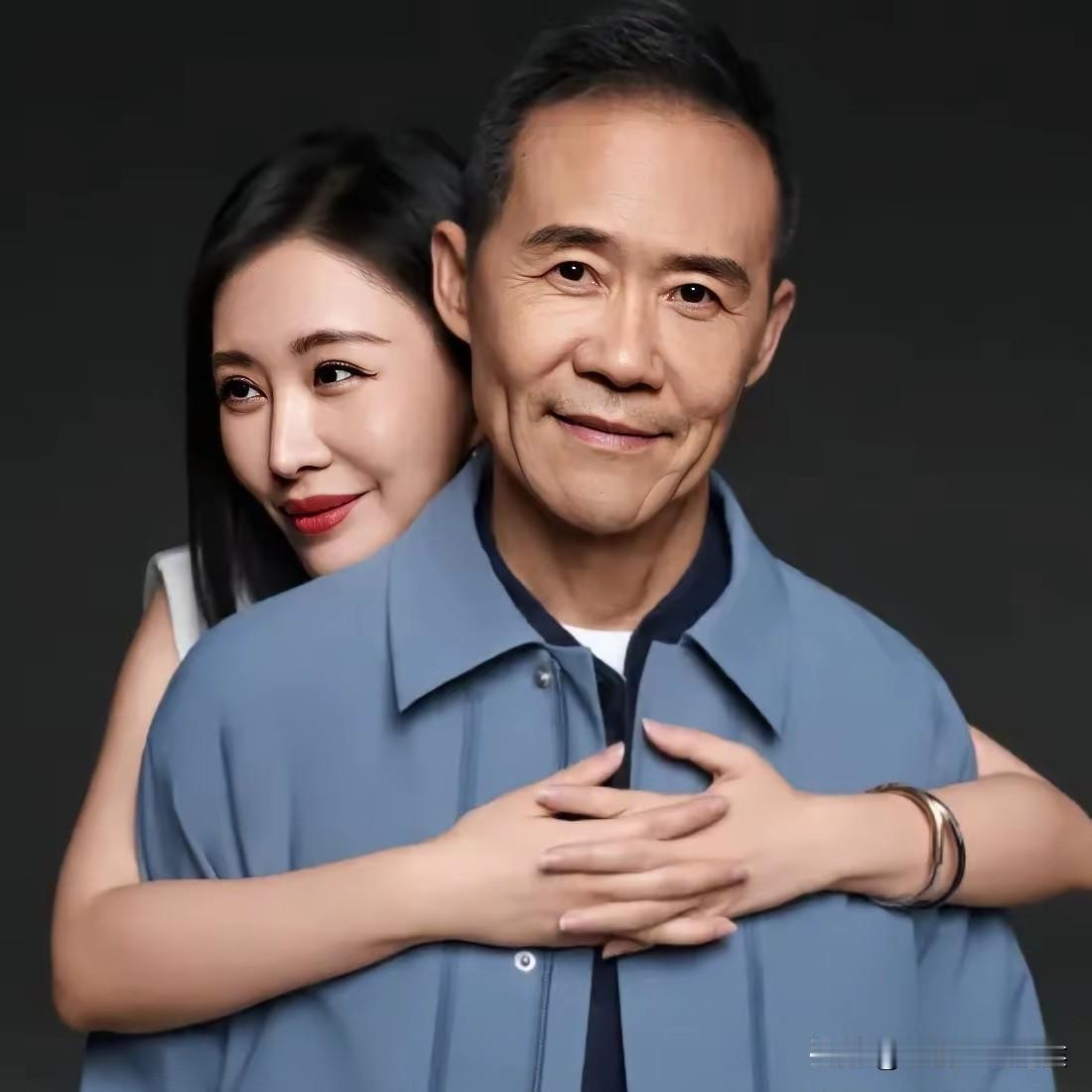 商学院是个神奇的地方。田朴珺被送去商学院学习，结果她一把抓住了王老头。送她去