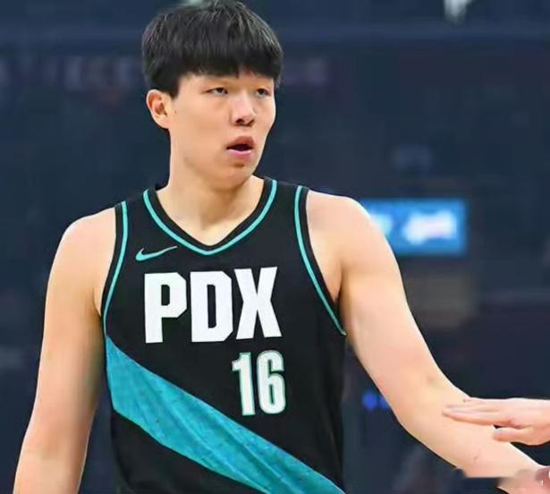 混音主帅赫尔斯库在赛后谈到杨瀚森：“他给球队带来了很多正向的东西，包括18分10